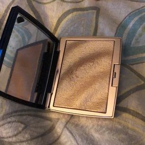 Anastasia BH Amrezy highlighter.